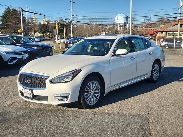 2015 INFINITI Q70L Base