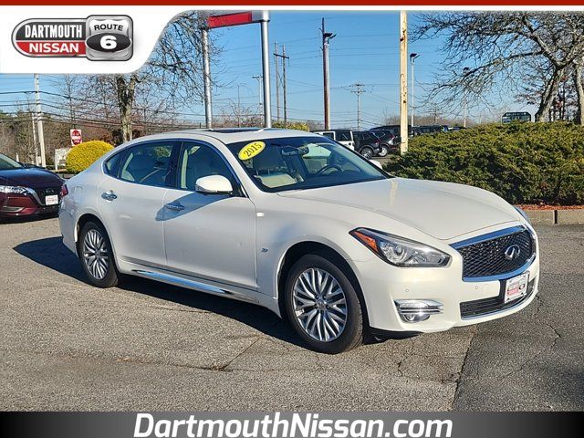 2015 INFINITI Q70L Base