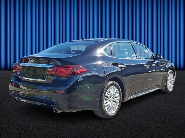 2015 INFINITI Q70L Base