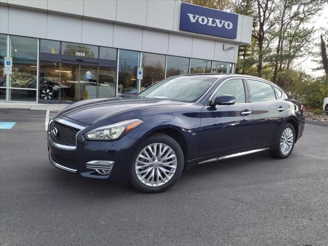 2015 INFINITI Q70L Base