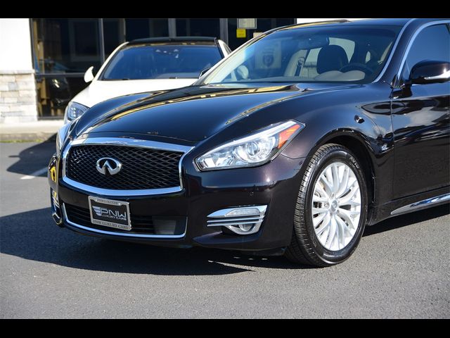 2015 INFINITI Q70L Base