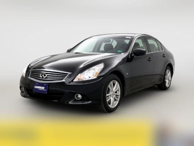 2015 INFINITI Q40 Base