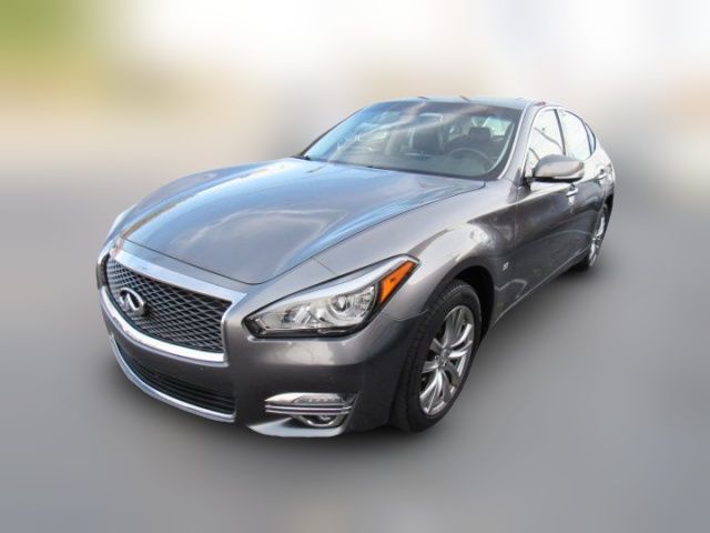 2015 INFINITI Q70 Base