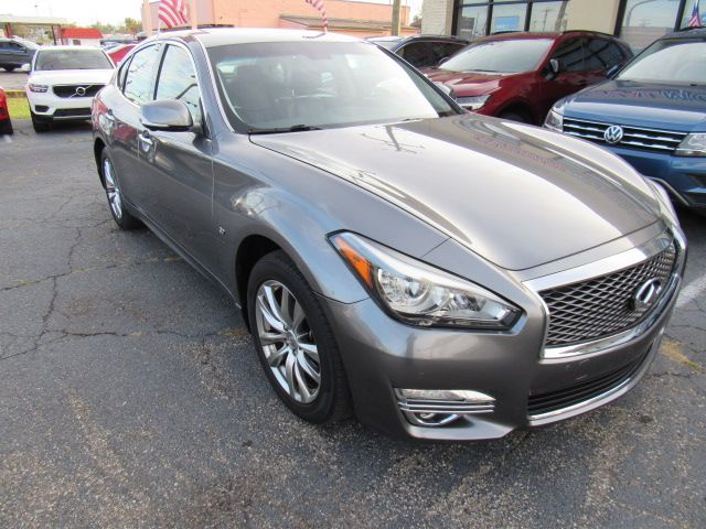 2015 INFINITI Q70 Base