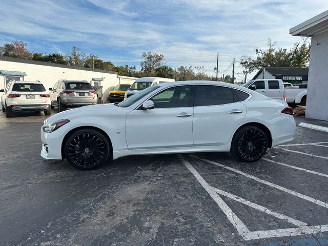 2015 INFINITI Q70 Base