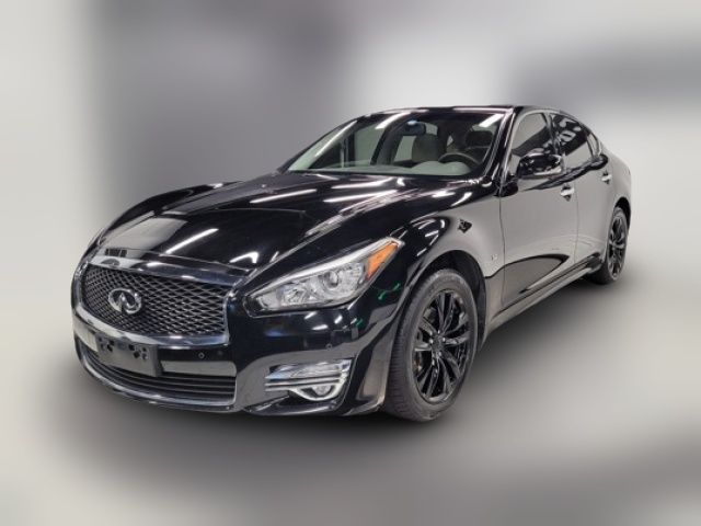 2015 INFINITI Q70 Base