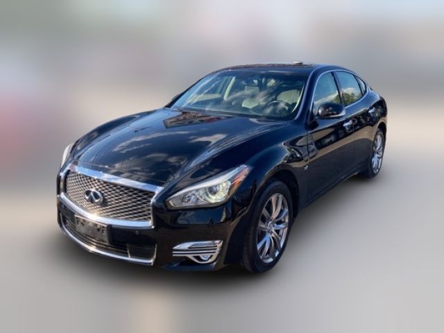 2015 INFINITI Q70 Base