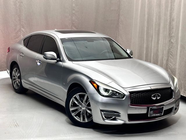 2015 INFINITI Q70 Base