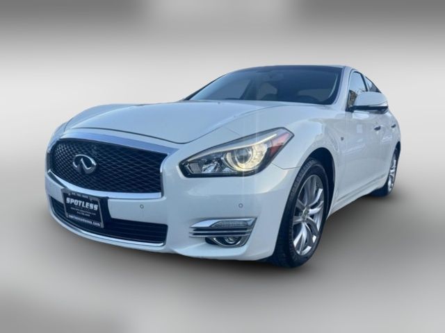 2015 INFINITI Q70 Base