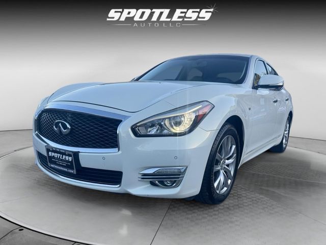 2015 INFINITI Q70 Base