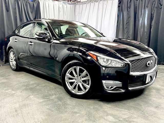 2015 INFINITI Q70 Base