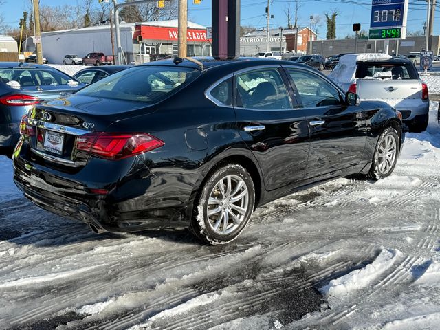 2015 INFINITI Q70 Base