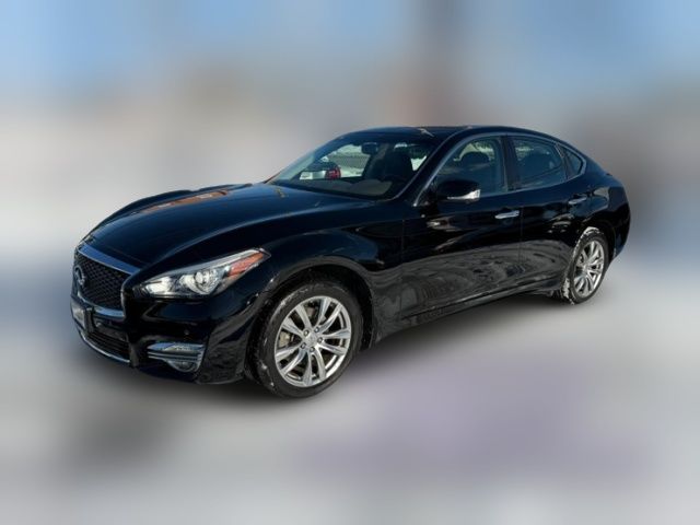 2015 INFINITI Q70 Base