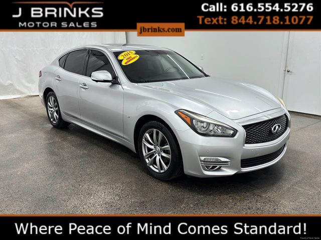 2015 INFINITI Q70 Base