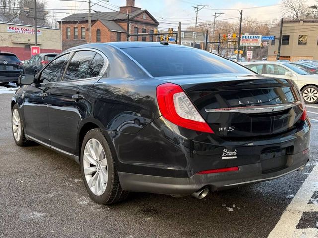 2015 Lincoln MKS Base