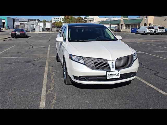 2015 Lincoln MKT Base