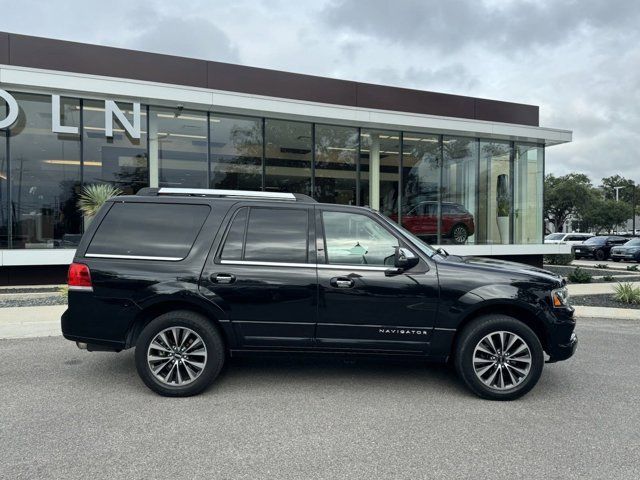 2015 Lincoln Navigator Base