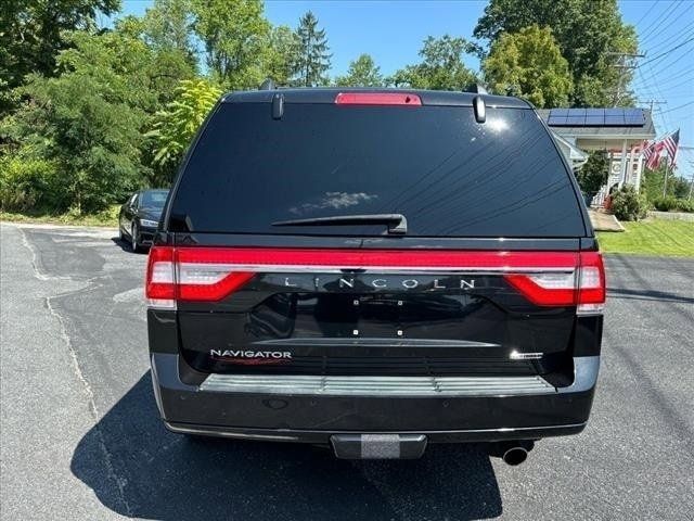 2015 Lincoln Navigator Base