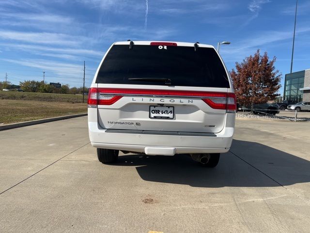 2015 Lincoln Navigator L Base