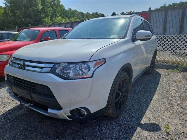 2015 Mitsubishi Outlander SE