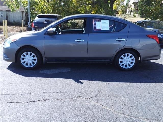 2015 Nissan Versa SV