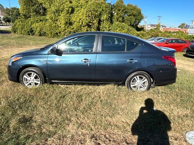 2015 Nissan Versa SV