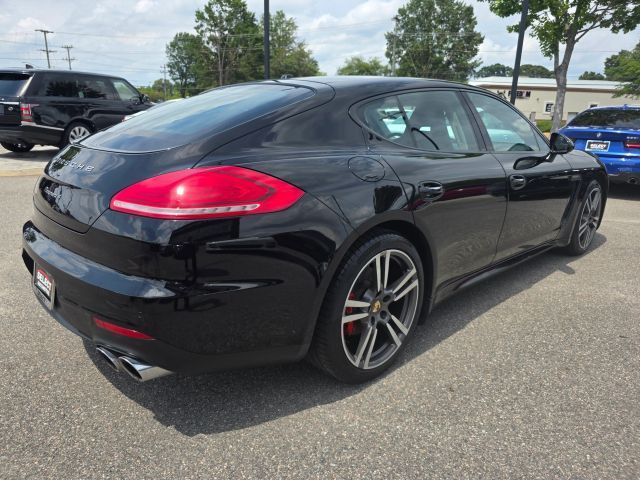 2015 Porsche Panamera 4