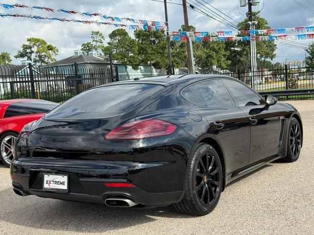 2015 Porsche Panamera 4