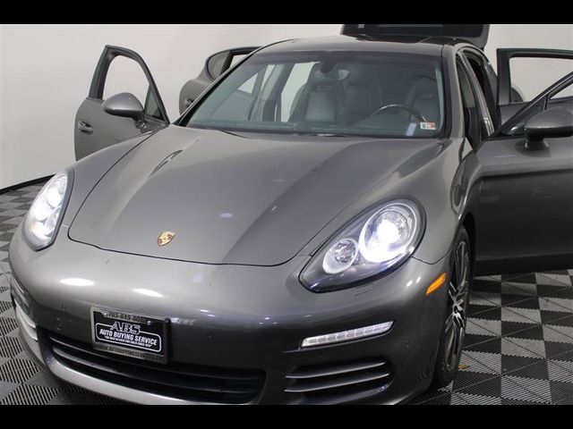 2015 Porsche Panamera 