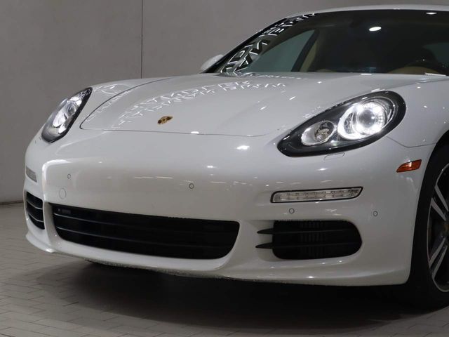 2015 Porsche Panamera 