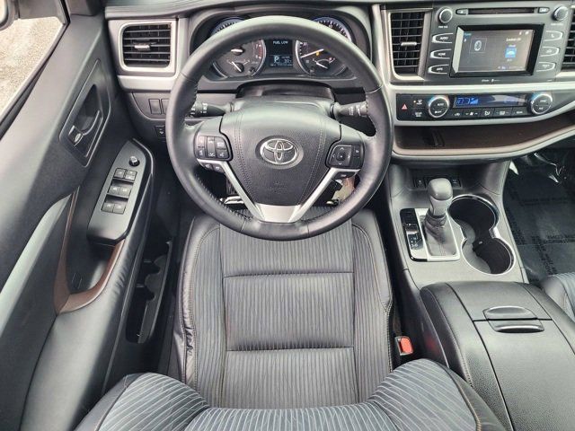 2015 Toyota Highlander LE