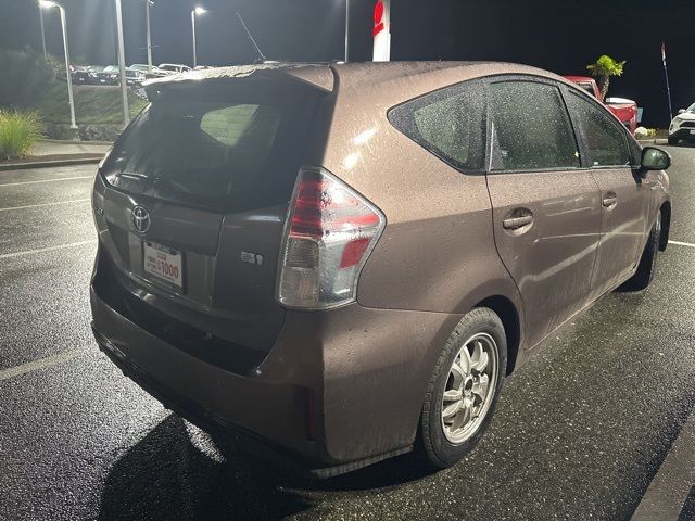 2015 Toyota Prius v Five