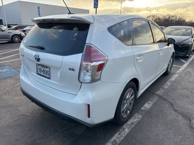 2015 Toyota Prius v Four