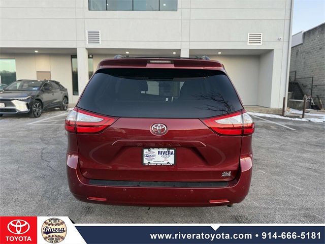 2015 Toyota Sienna 