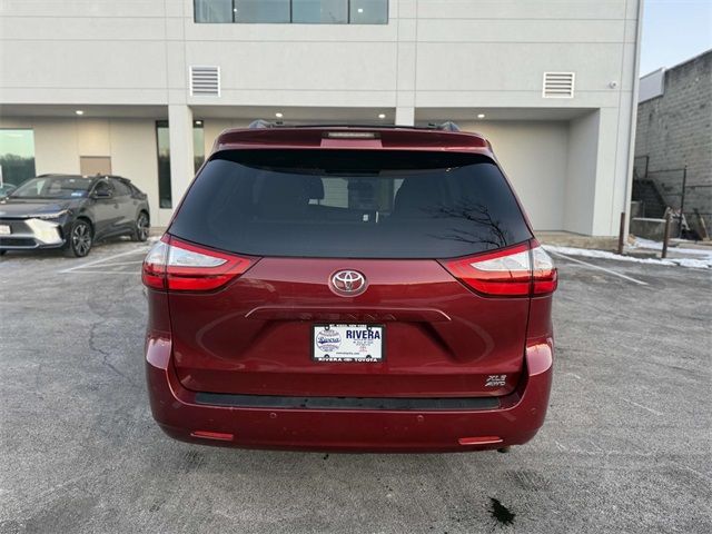 2015 Toyota Sienna 