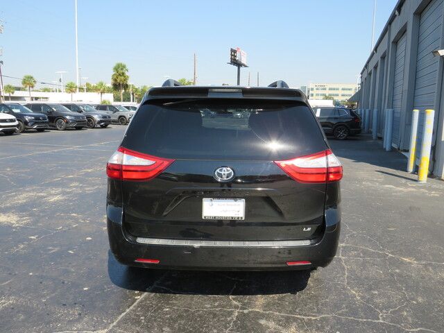 2015 Toyota Sienna 