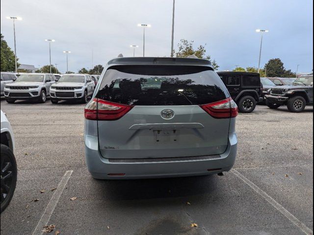 2015 Toyota Sienna 