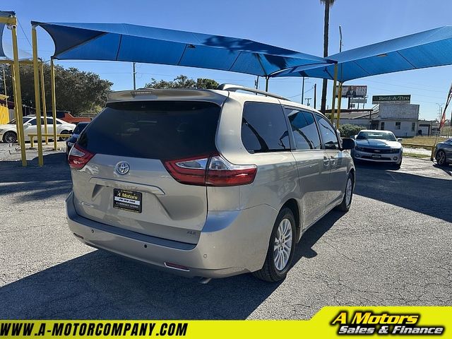 2015 Toyota Sienna 