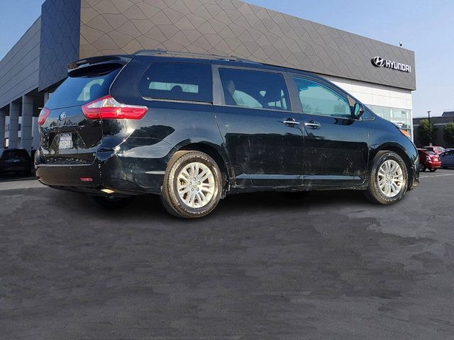 2015 Toyota Sienna 