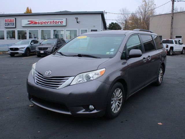 2015 Toyota Sienna XLE Auto Access Seat