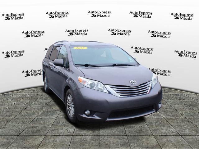 2015 Toyota Sienna XLE Auto Access Seat