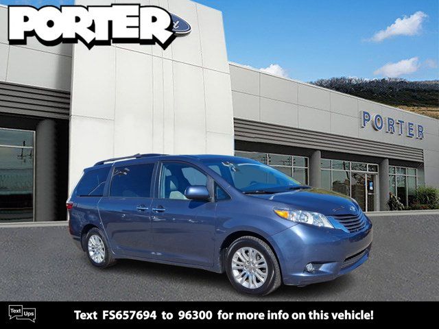 2015 Toyota Sienna XLE Auto Access Seat