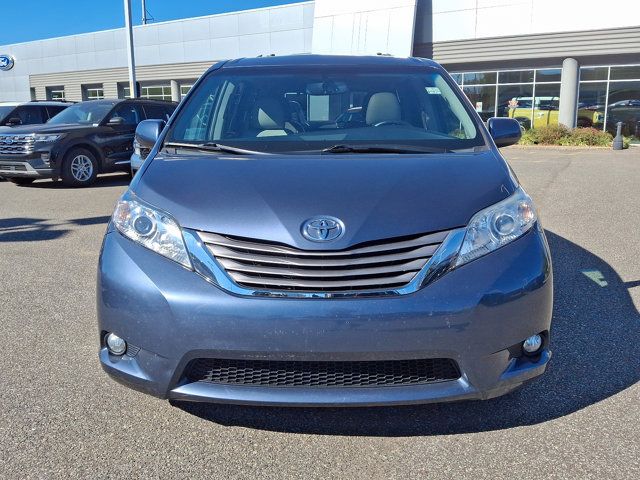 2015 Toyota Sienna XLE Auto Access Seat