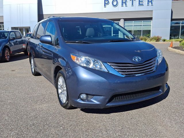 2015 Toyota Sienna XLE Auto Access Seat