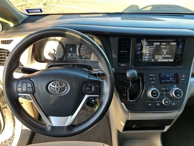 2015 Toyota Sienna 