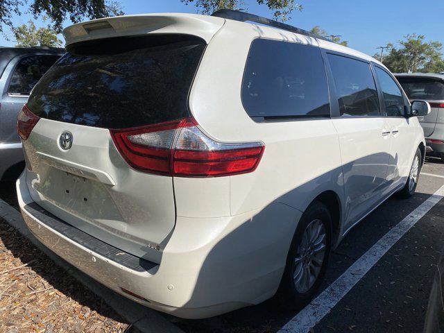 2015 Toyota Sienna 