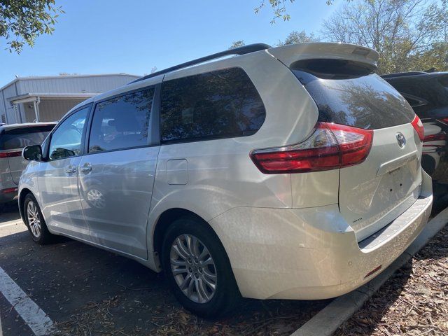 2015 Toyota Sienna 