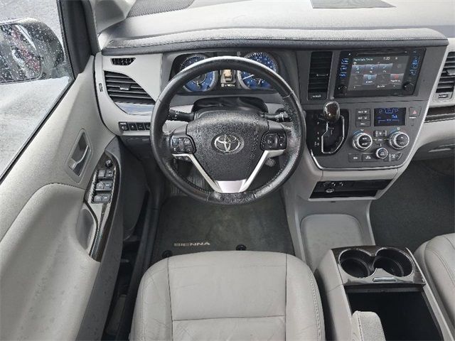 2015 Toyota Sienna 