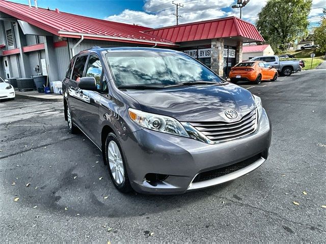 2015 Toyota Sienna LE