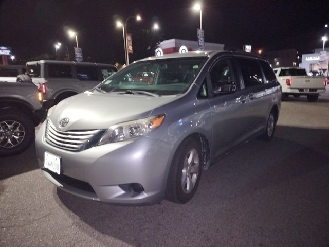 2015 Toyota Sienna LE